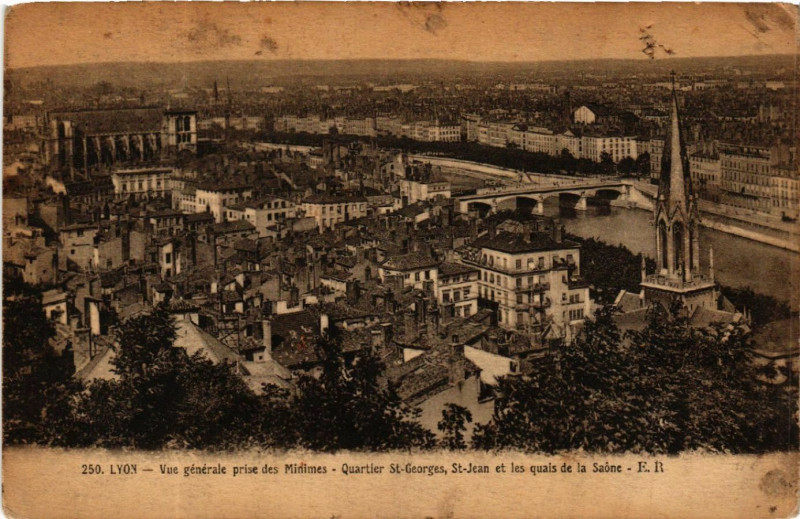 Carte postale ancienne Lyon Vue générale prise des Minimes à Lyon