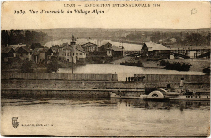Carte postale ancienne Lyon Vue d'Ensemble du Village Alpin à Lyon
