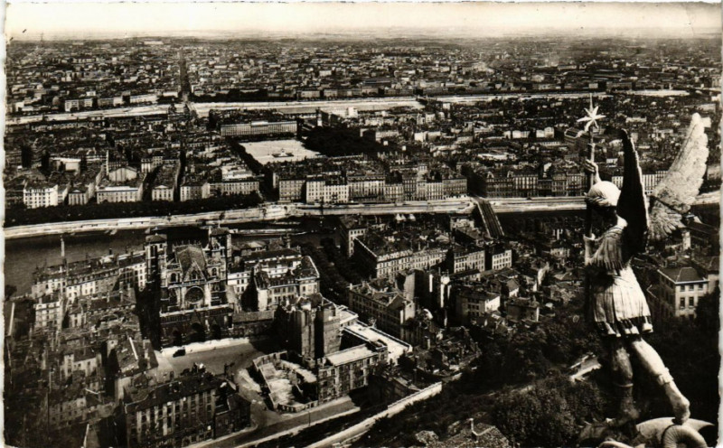 Carte postale ancienne Lyon Vue aerienne. Notre Dame de Fourviere. à Lyon