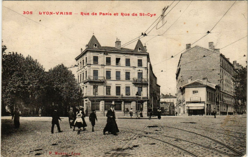 Carte postale ancienne Lyon Vaise-Rue de Paris et Rue de St-Cyr à Lyon