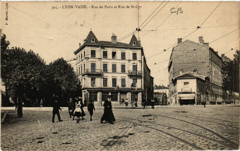 Carte postale ancienne Lyon Vaise-Rue de Paris et Rue de St-Cyr à Lyon