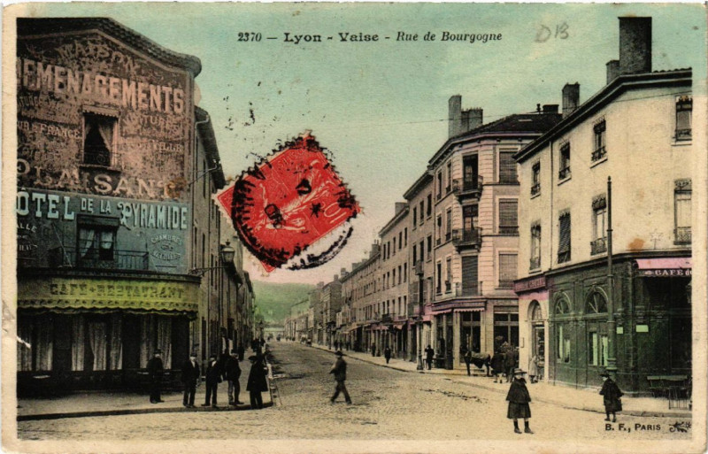 Carte postale ancienne Lyon Vaise-Rue de Bourgogne à Lyon