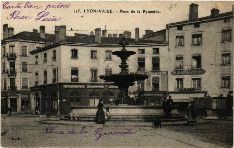 Carte postale ancienne Lyon Vaise-Place de la Pyramide à Lyon