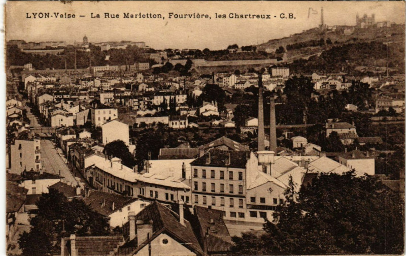 Carte postale ancienne Lyon Vaise-La Rue Marietton Fourviere les Chartreux à Lyon