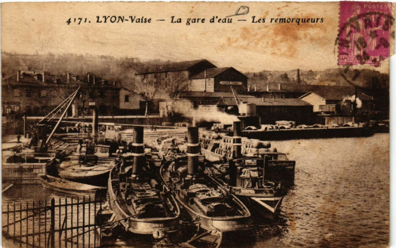 Carte postale ancienne Lyon Vaise-La gare d'eau-Les remorqueurs à Lyon