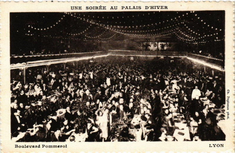 Carte postale ancienne Lyon Une soirée au Palais d'Hiver-Boulevard Pommerol à Lyon