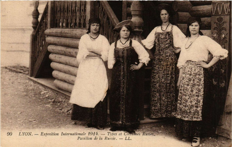 Carte postale ancienne Lyon Types et Costumes Russes. Pavillon de la Russie à Lyon