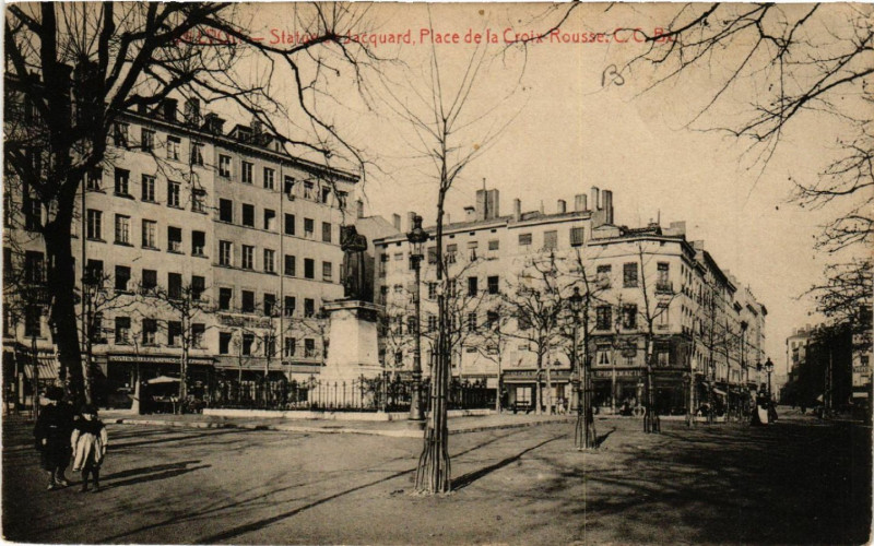 Carte postale ancienne Lyon Statue St-Jacquard. Place de la Croix Rousse à Lyon
