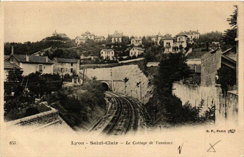 Carte postale ancienne Lyon St-Clair-Le Cottage de Vassieux à Lyon