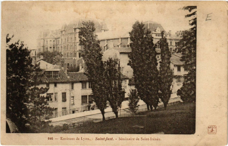 Carte postale ancienne Lyon St-Just-Seminaire de St-Irenée à Lyon