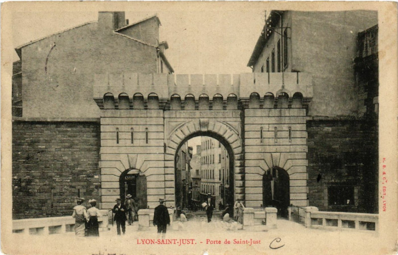 Carte postale ancienne Lyon St-Just-Porte de St-Just à Lyon