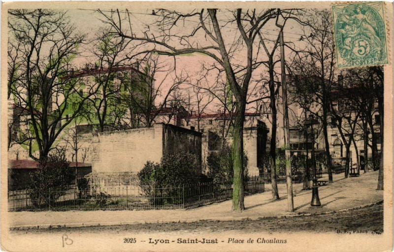 Carte postale ancienne Lyon St-Just-Place de Choulans à Lyon