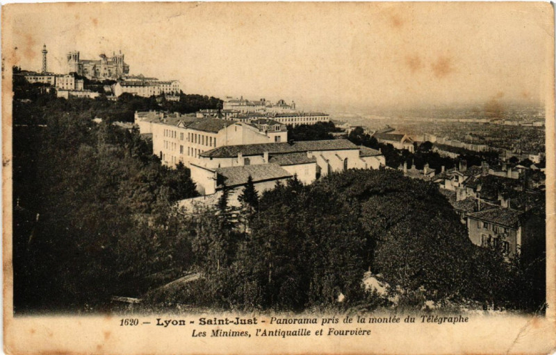 Carte postale ancienne Lyon St-Just-Panorama à Lyon