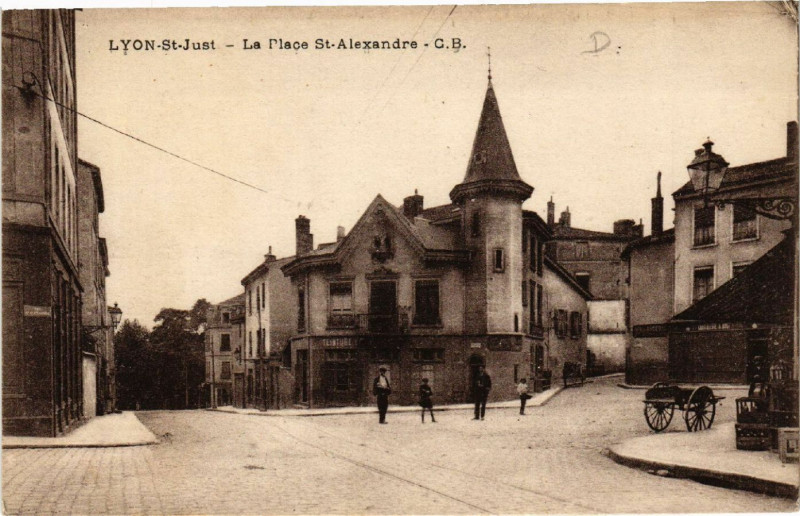 Carte postale ancienne Lyon St-Just-La Place St-Alexandre à Lyon