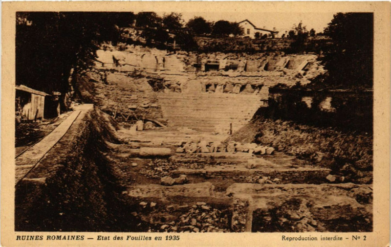 Carte postale ancienne Lyon Ruines Romaines-Etat des Fouilles en 1935 à Lyon