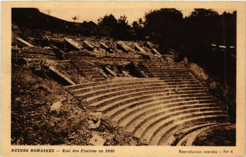 Carte postale ancienne Lyon Ruines Romaines-Etat des Fouilles en 1935 à Lyon