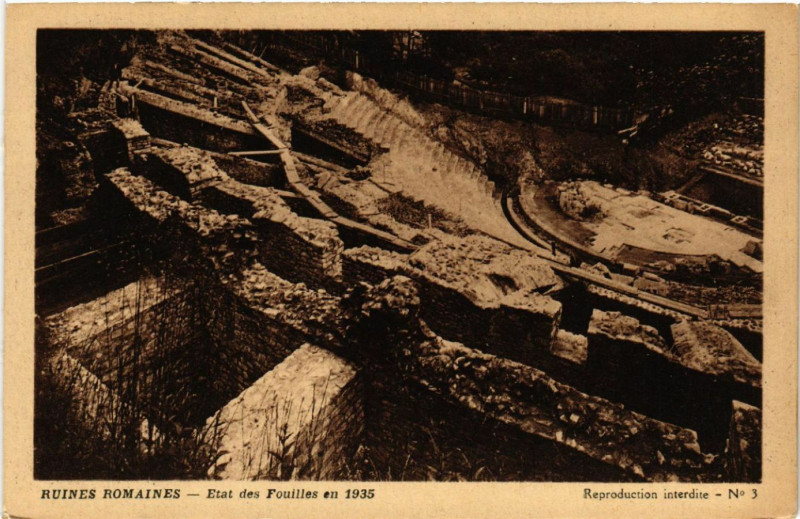 Carte postale ancienne Lyon Ruines Romaines-Etat des Fouilles en 1935 à Lyon