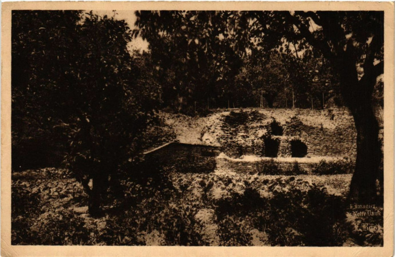 Carte postale ancienne Lyon Ruines du Petit Theatre a la surface du sol à Lyon