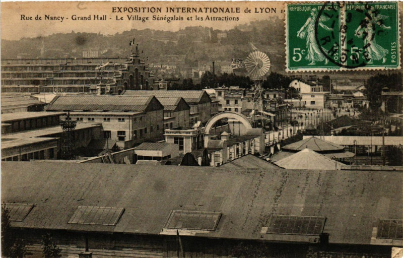 Carte postale ancienne Lyon Rue de Nancy.grand Hall.Le Village Senegalais à Lyon