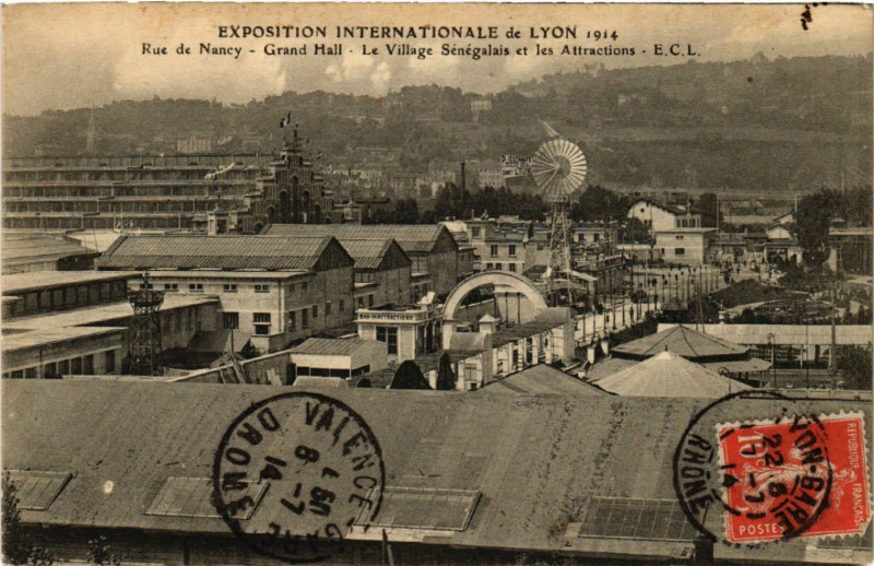 Carte postale ancienne Lyon Rue de Nancy-Grand Hall.Le Village Senegalais&les Attractions à Lyon