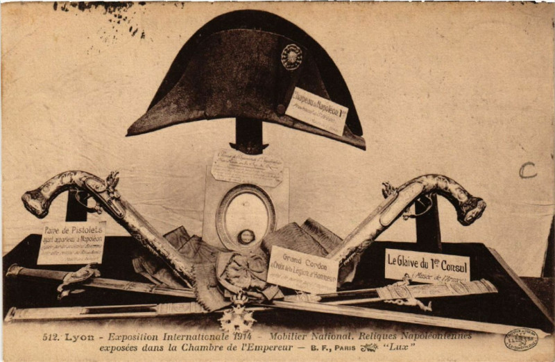 Carte postale ancienne Lyon Reliques Napoleoniennes exposées dans la Chambre de Empereur à Lyon