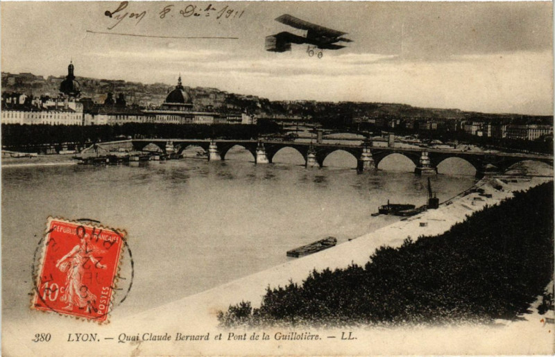 Carte postale ancienne Lyon Quai Claude Bernard et Pont de la Guillotiere à Lyon