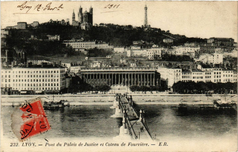 Carte postale ancienne Lyon Pont du Palais de Justice et Coteau de Fourviere à Lyon