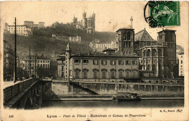 Carte postale ancienne Lyon Pont de Tilsitt-Cathedrale et Coteau de FOURVIEREs à Lyon