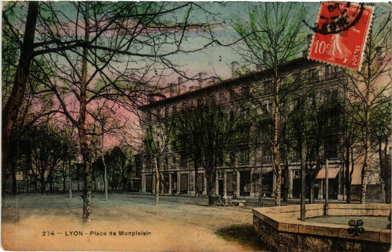 Carte postale ancienne Lyon Place de Monplaisir à Lyon