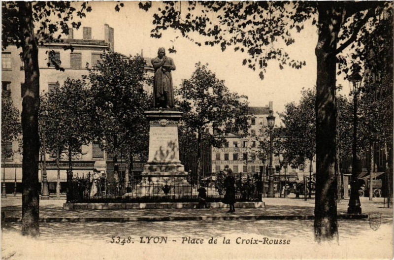 Carte postale ancienne Lyon Place de la Croix Rousse à Lyon