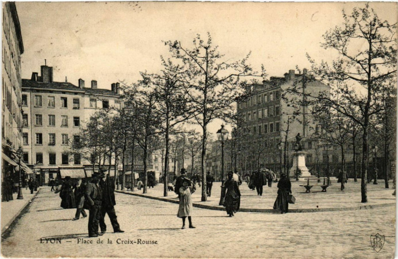 Carte postale ancienne Lyon Place de la Croix Rousse à Lyon