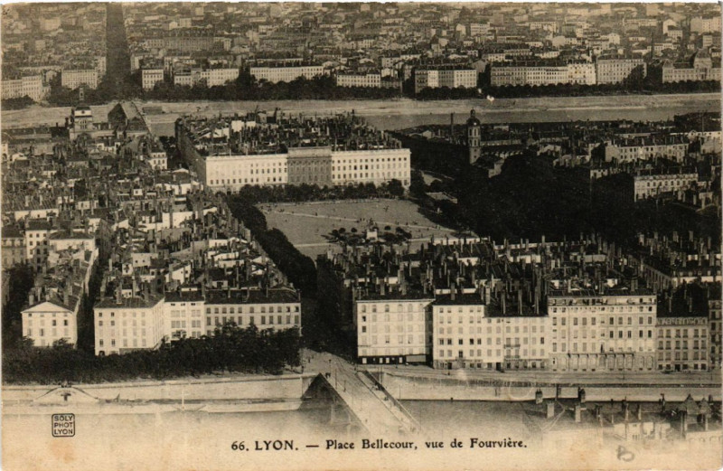 Carte postale ancienne Lyon Place Bellecour vue de Fourviere à Lyon