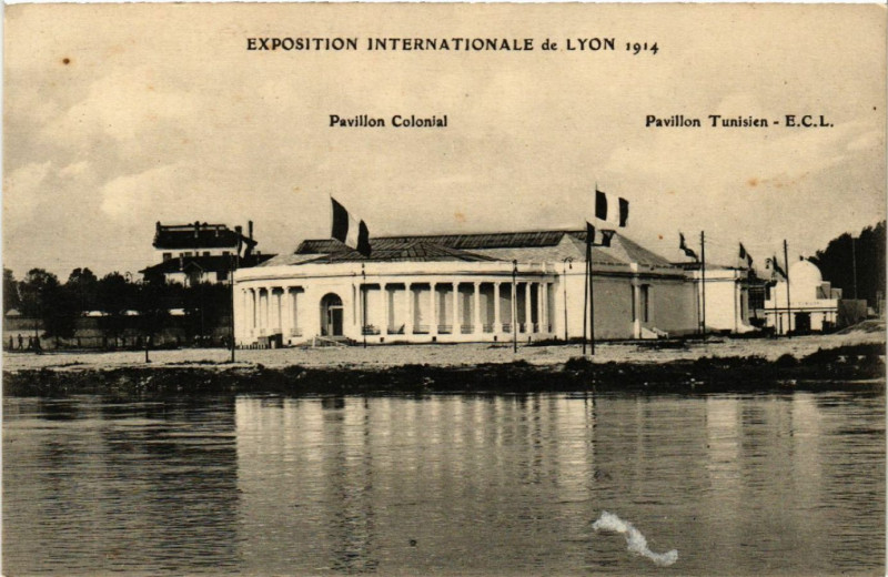 Carte postale ancienne Lyon Pavillon Colonial-Pavillon Tunisien à Lyon
