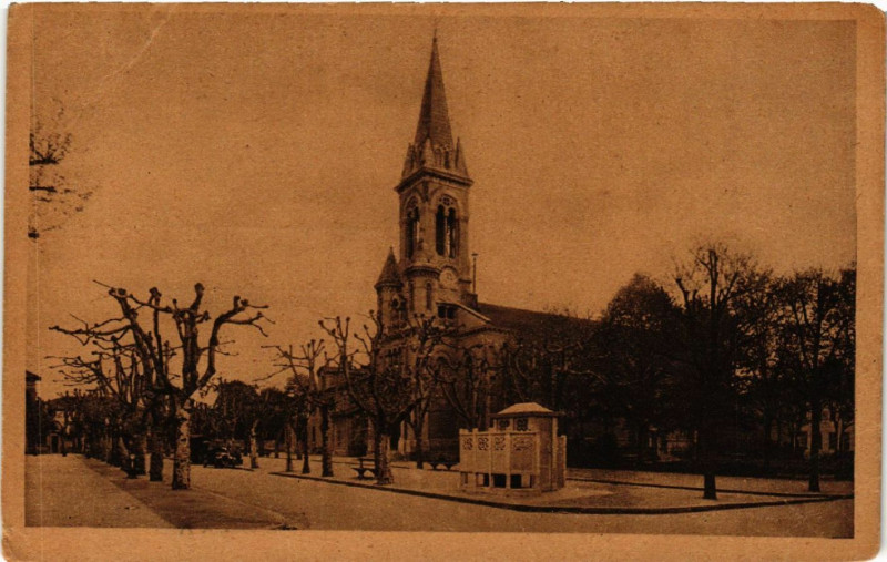 Carte postale ancienne Lyon Montchat-Place de l'Eglise à Lyon