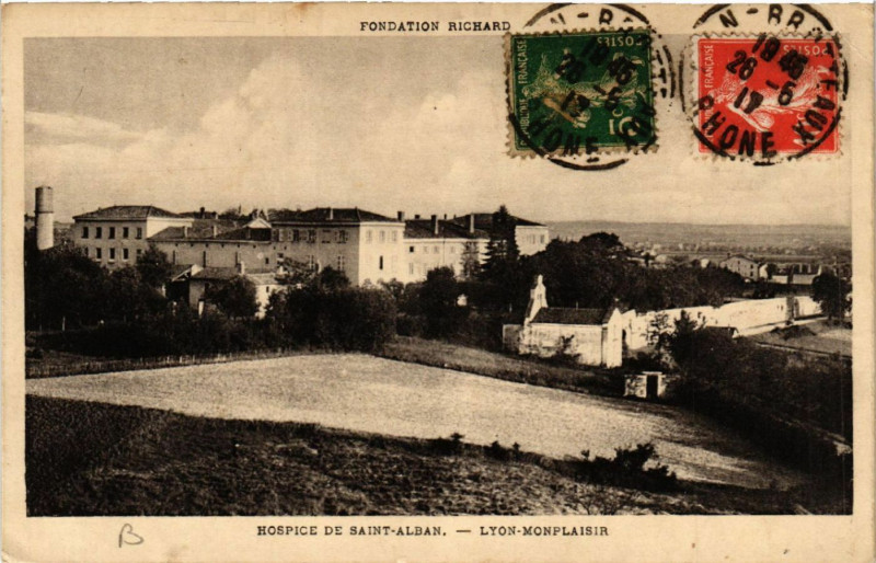 Carte postale ancienne Lyon Monplaisir-Hospice de St-Alban à Lyon