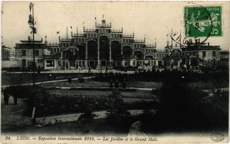 Carte postale ancienne Lyon Les Jardins et le Grand Hall à Lyon