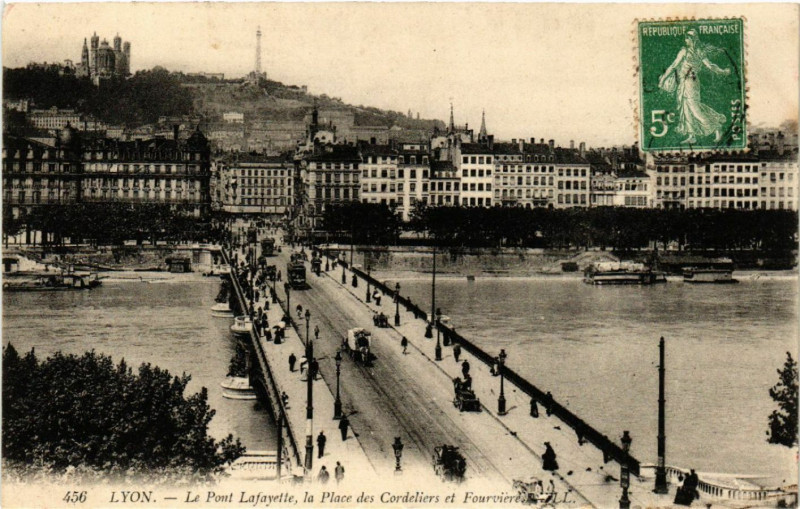 Carte postale ancienne Lyon Le Pont Lafayette la Place des Cordeliers et Fourviere à Lyon