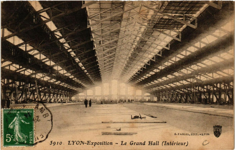 Carte postale ancienne Lyon Le Grand Hall à Lyon