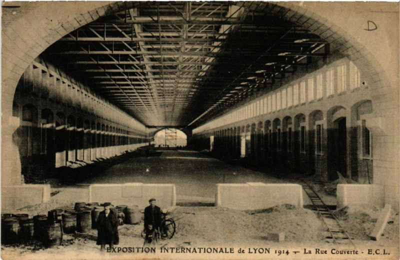 Carte postale ancienne Lyon La Rue Couverte à Lyon