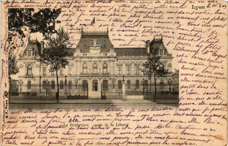 Carte postale ancienne Lyon La Prefecture Cours de la Liberte à Lyon