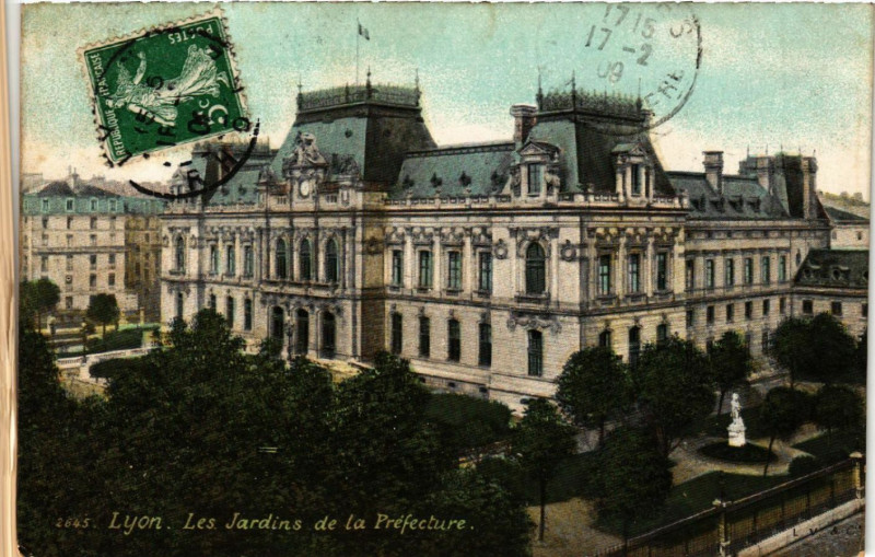 Carte postale ancienne Lyon La Prefecture et les Jardins à Lyon