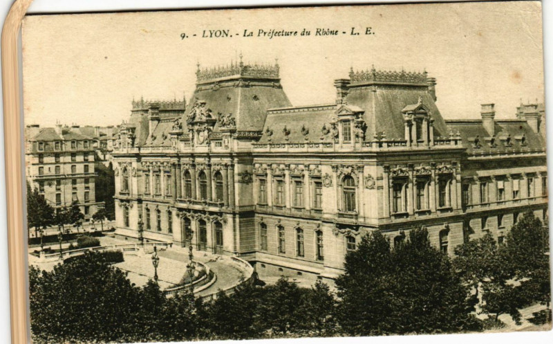 Carte postale ancienne Lyon La Prefecture du Rhone à Lyon