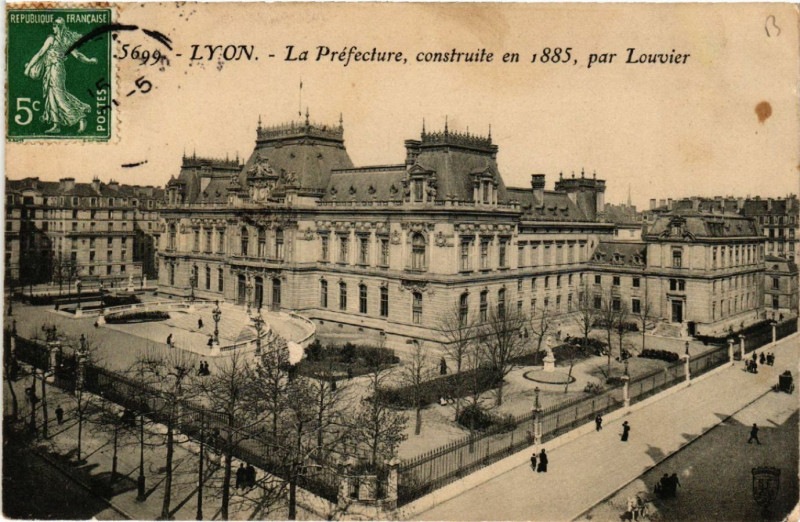 Carte postale ancienne Lyon La Prefecture à Lyon