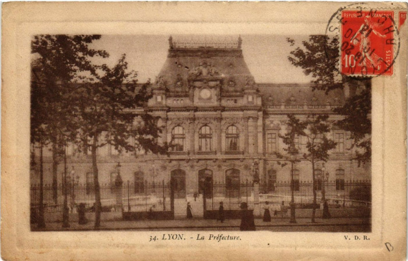 Carte postale ancienne Lyon La Prefecture à Lyon