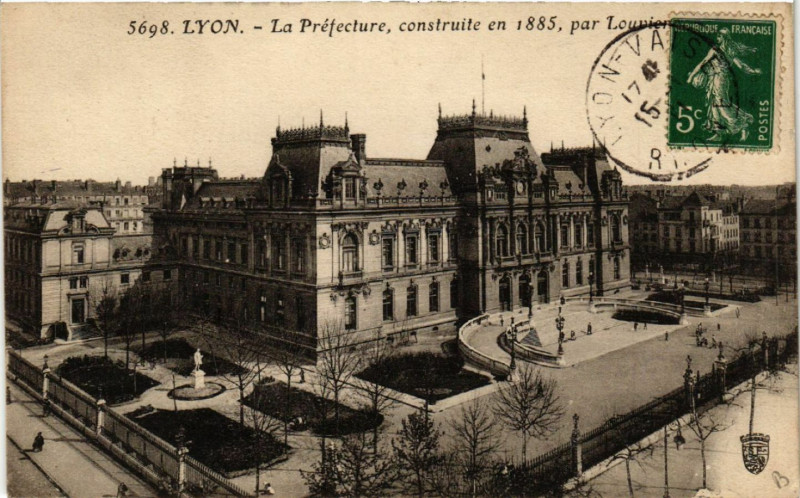 Carte postale ancienne Lyon La Prefecture à Lyon