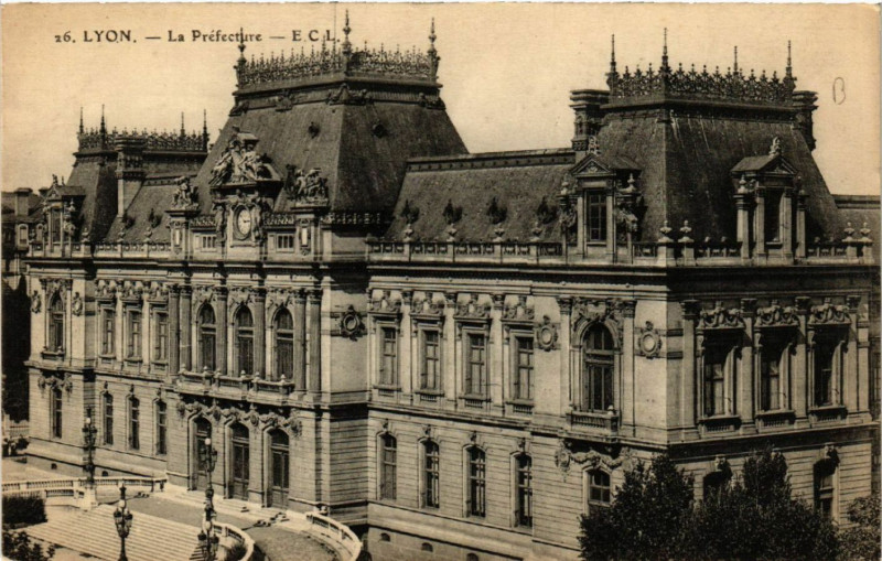Carte postale ancienne Lyon La Prefecture à Lyon