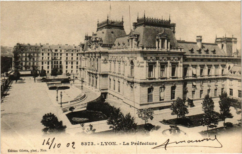 Carte postale ancienne Lyon La Prefecture à Lyon