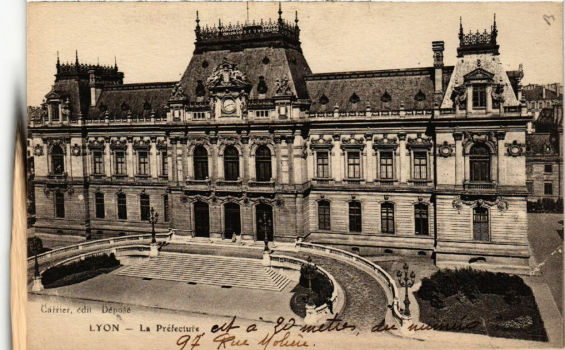 Carte postale ancienne Lyon La Prefecture à Lyon