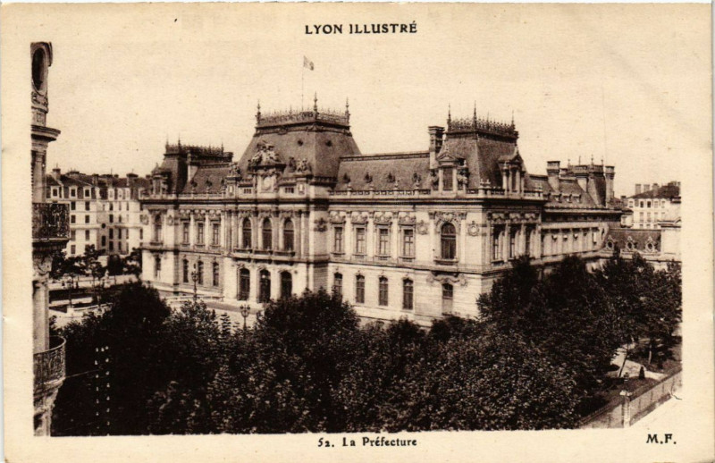 Carte postale ancienne Lyon La Prefecture à Lyon