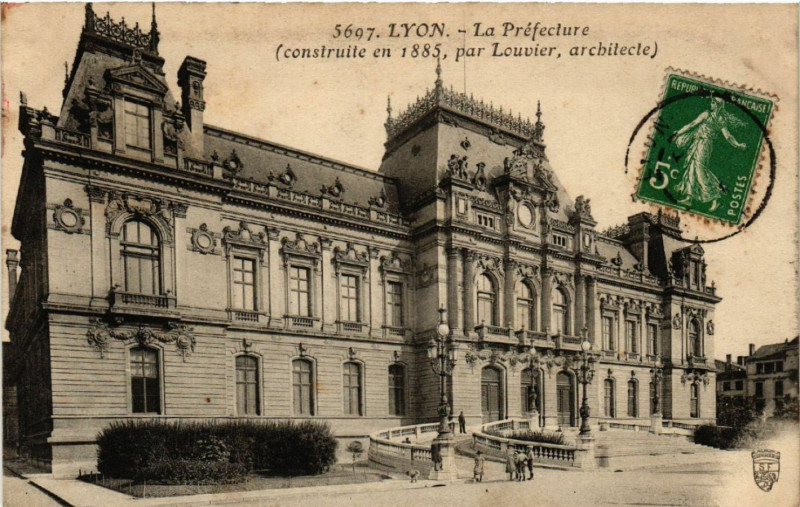 Carte postale ancienne Lyon La Prefecture à Lyon
